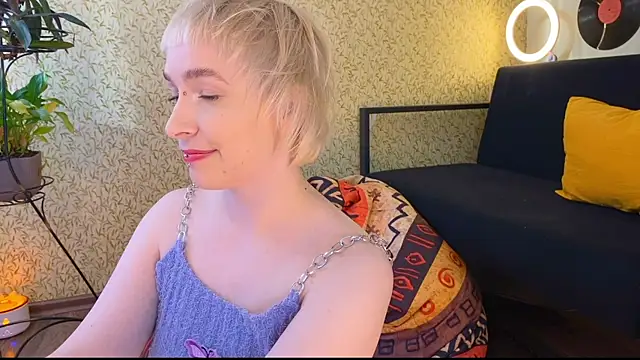 Snapshot of EmmyAmbros chatting on 7, 3, 2025 EmmyAmbros online show from 7, 3, 2025