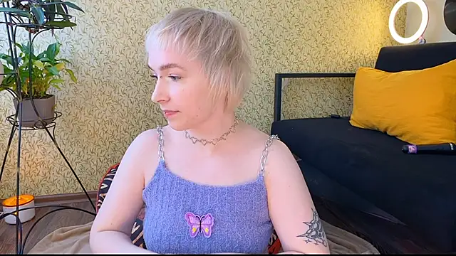 Snapshot of EmmyAmbros chatting on 9, 3, 2025 EmmyAmbros online show from 9, 3, 2025