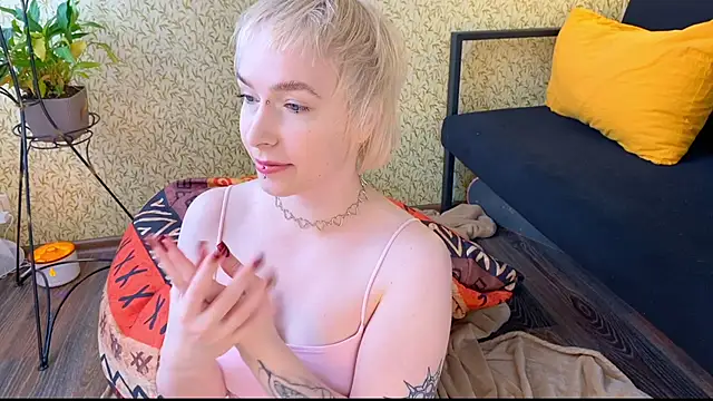 Snapshot of EmmyAmbros chatting on 11, 3, 2025 EmmyAmbros online show from 11, 3, 2025