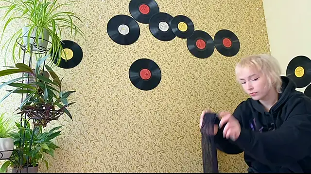 Snapshot of EmmyAmbros chatting on 12, 9, 2025 EmmyAmbros online show from 12, 9, 2025