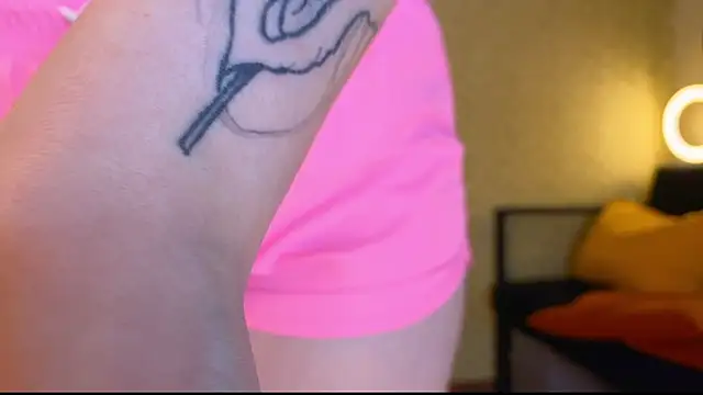 Snapshot of EmmyAmbros chatting on 4, 10, 2025 EmmyAmbros online show from 4, 10, 2025