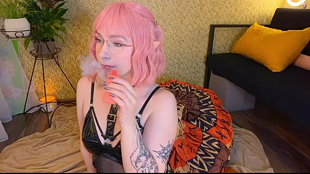 Snapshot of EmmyAmbros chatting on 8, 11, 2025 EmmyAmbros online show from 8, 11, 2025