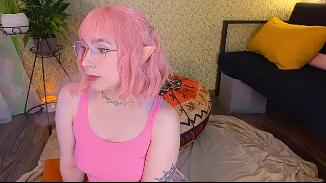 Snapshot of EmmyAmbros chatting on 10, 11, 2025 EmmyAmbros online show from 10, 11, 2025