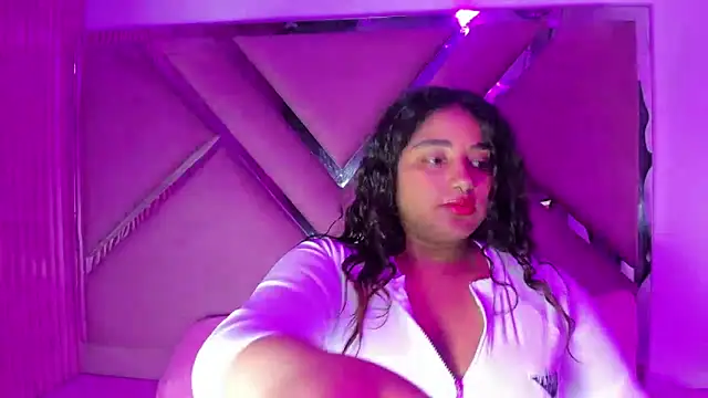 Sofia Hernandez  online show from 25, 10, 2025