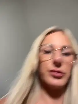 Snapshot of Liana_Lou chatting on 3, 5, 2026 Liana Lou online show from 3, 5, 2026