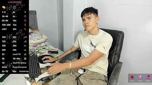 Snapshot of Jacobb_Lee chatting on 13, 2, 2025 Jacobb Lee online show from 13, 2, 2025