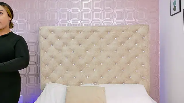 Sara Desire online show from 10, 10, 2025