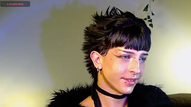 Snapshot of succubot chatting on 28, 10, 2025 succubot online show from 28, 10, 2025