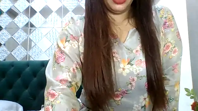 Snapshot of sparkling_queen chatting on 29, 9, 2025 sparkling queen online show from 29, 9, 2025