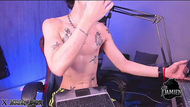 Snapshot of cinnamon_boyxxx chatting on 18, 9, 2025 cinnamon boyxxx online show from 18, 9, 2025