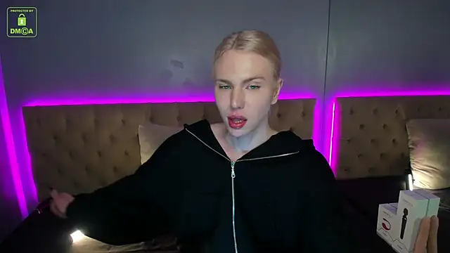 DanielPaige  online show from 8, 1, 2025