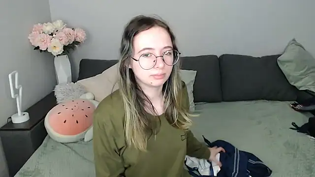 Mini Diva online show from 21, 10, 2025