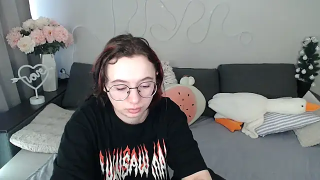 Mini Diva online show from 7, 4, 2026