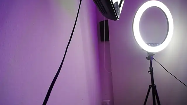 luly pink online show from 24, 10, 2025