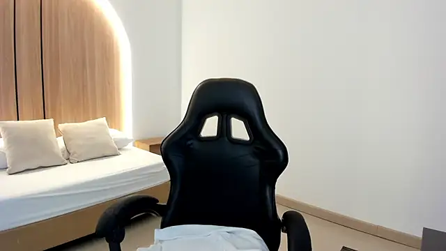 zoe danae  online show from 1, 4, 2026