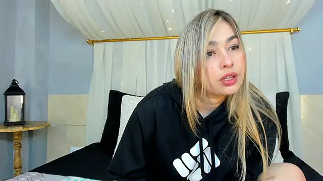 Snapshot of AnnaVictoria__ chatting on 4, 1, 2025 AnnaVictoria online show from 4, 1, 2025