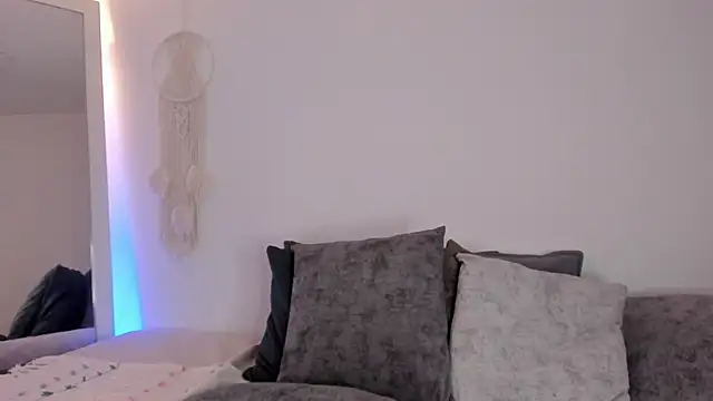 EmmaCollemann online show from 1, 12, 2025