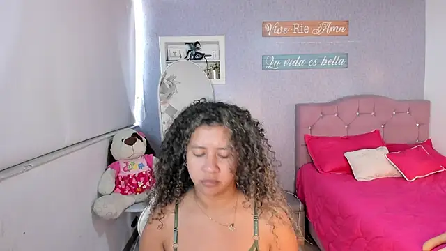 Snapshot of Kenia_tompson01 chatting on 17, 1, 2025 Kenia tompson01 online show from 17, 1, 2025