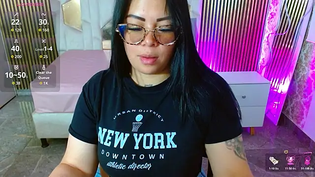 Snapshot of martinna_tay chatting on 6, 7, 2026 martinna tay online show from 6, 7, 2026