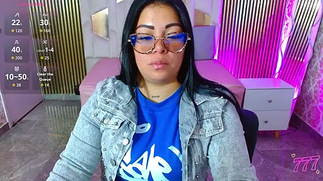 Snapshot of martinna_tay chatting on 8, 7, 2026 martinna tay online show from 8, 7, 2026