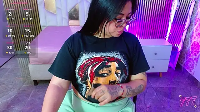 Snapshot of martinna_tay chatting on 13, 7, 2026 martinna tay online show from 13, 7, 2026