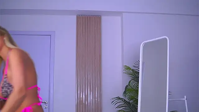 LovingBlondie online show from 3, 2, 2025