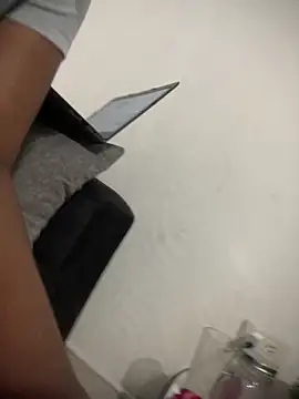 Berry Bans online show from 14, 10, 2025