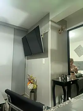 LARIANA RIVERA23 online show from 18, 2, 2025