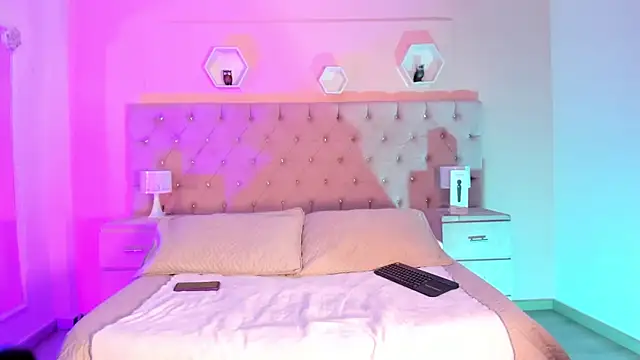 AndreaAndKarina online show from 25, 1, 2025