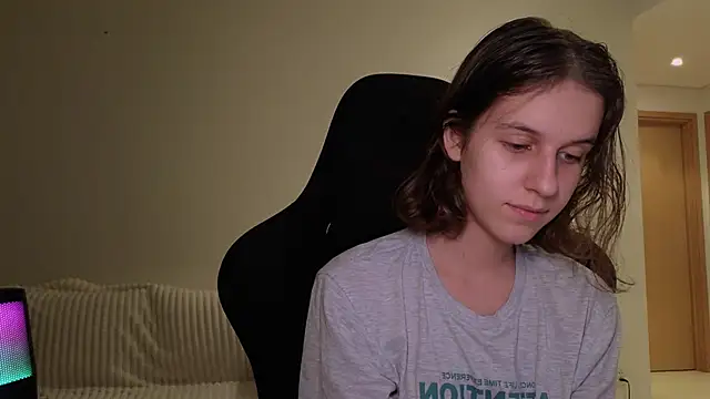 VanessaBayer2 online show from 6, 12, 2024