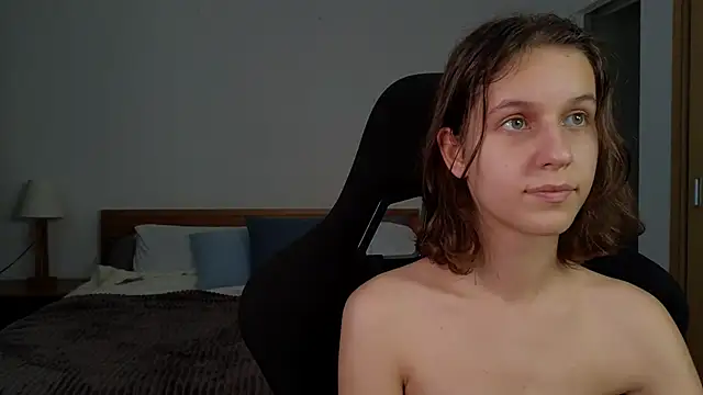 VanessaBayer2 online show from 10, 3, 2025