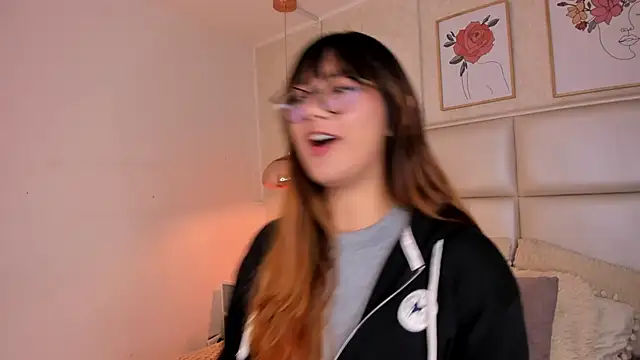 Aily Yozuko online show from 17, 12, 2025