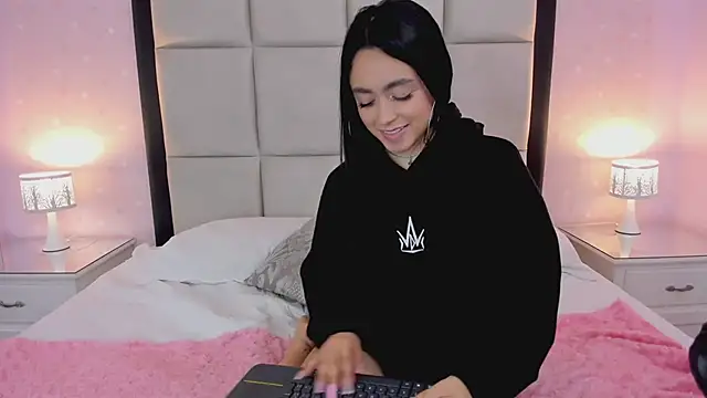 Snapshot of HannaClarrk_ chatting on 22, 1, 2025 HannaClarrk online show from 22, 1, 2025