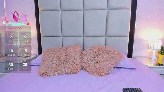 Snapshot of HannaClarrk_ chatting on 9, 9, 2025 HannaClarrk online show from 9, 9, 2025