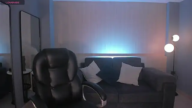 Snapshot of MarianneLane chatting on 5, 3, 2026 MarianneLane online show from 5, 3, 2026