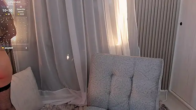 Snapshot of CarolineGraceX chatting on 2, 6, 2026 CarolineGraceX online show from 2, 6, 2026