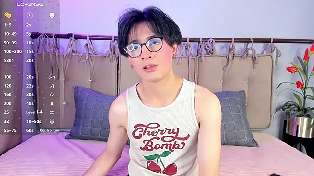 Snapshot of cherryy_boy chatting on 18, 7, 2026 cherryy boy online show from 18, 7, 2026