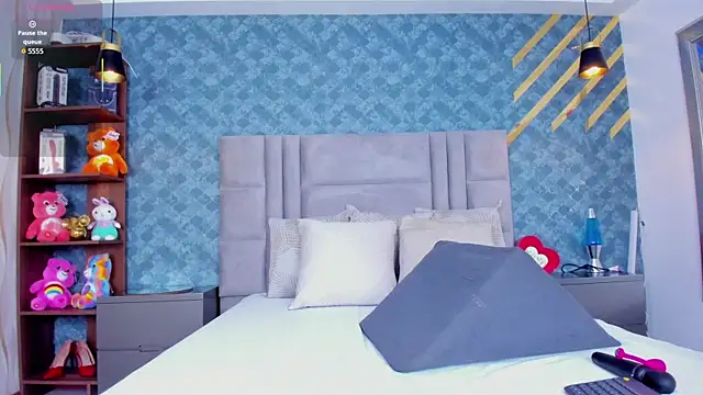 NiiaMoore online show from 7, 4, 2026