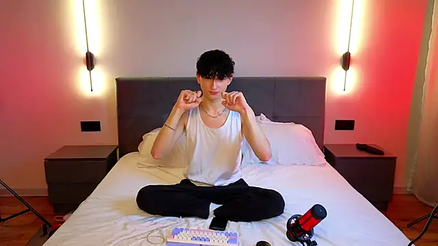 Snapshot of AmondCor chatting on 24, 9, 2025 AmondCor online show from 24, 9, 2025