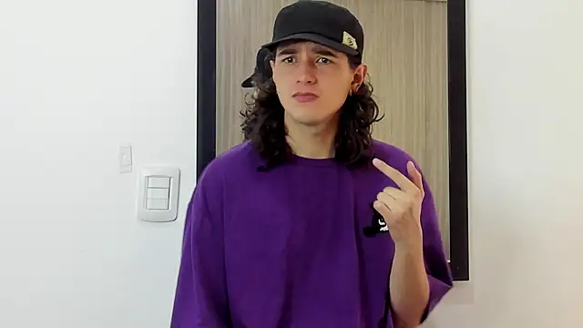 Snapshot of alex_connorr chatting on 1, 2, 2025 alex connorr online show from 1, 2, 2025