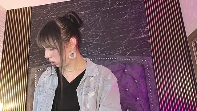 Snapshot of diosagolden chatting on 3, 11, 2025 diosagolden online show from 3, 11, 2025