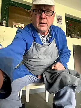 Snapshot of oldgayman chatting on 28, 10, 2025 oldgayman online show from 28, 10, 2025