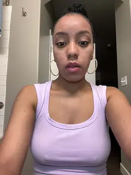 Snapshot of juicyyy323 chatting on 3, 2, 2025 juicyyy323 online show from 3, 2, 2025