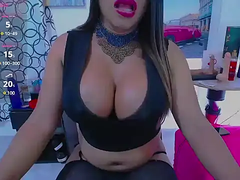 Snapshot of AntonetteBigCock chatting on 8, 11, 2025 AntonetteBigCock online show from 8, 11, 2025