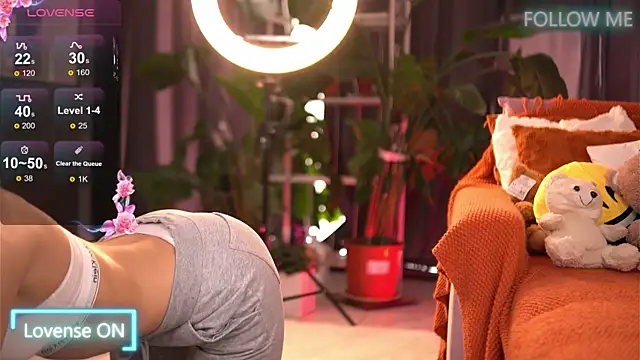 EmilyRaymont online show from 24, 11, 2025