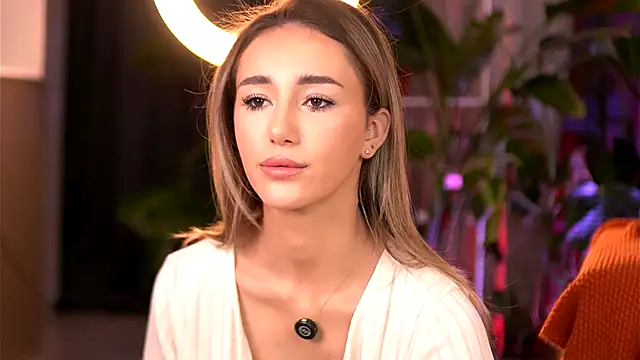 EmilyRaymont online show from 28, 11, 2025