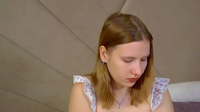 Snapshot of LiliLinn chatting on 19, 6, 2026 LiliLinn online show from 19, 6, 2026