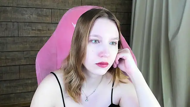 Snapshot of LiliLinn chatting on 26, 6, 2026 LiliLinn online show from 26, 6, 2026
