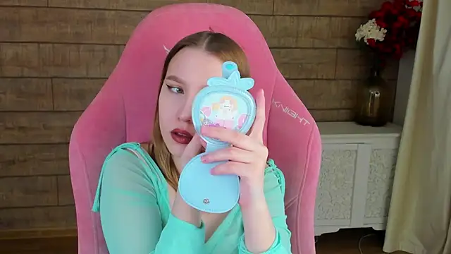 Snapshot of LiliLinn chatting on 7, 7, 2026 LiliLinn online show from 7, 7, 2026