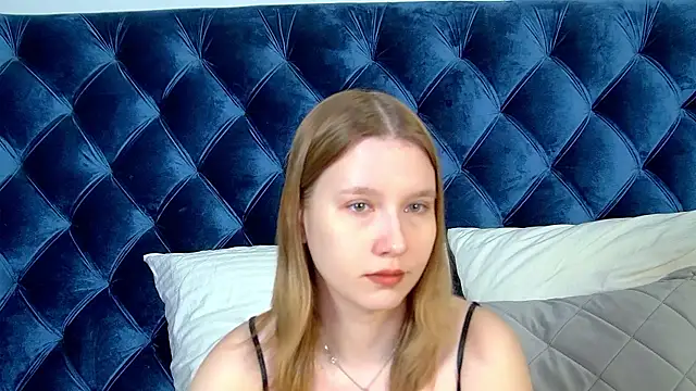 Snapshot of LiliLinn chatting on 9, 7, 2026 LiliLinn online show from 9, 7, 2026